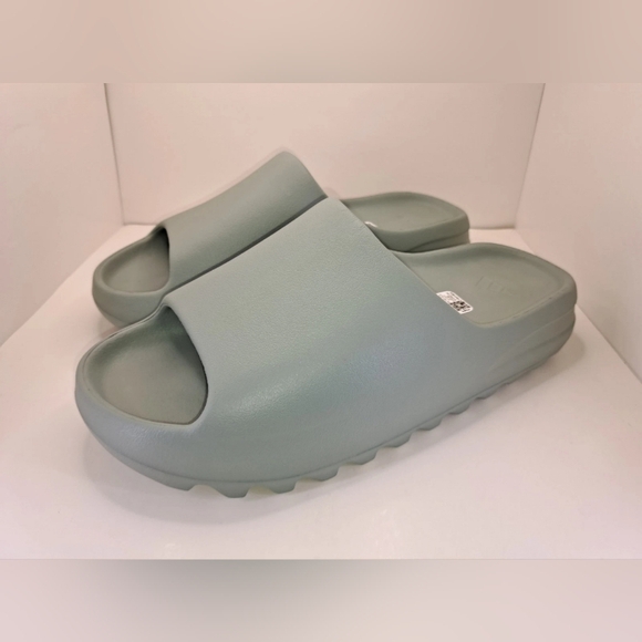 NEW WITHOUT BOX Salt Adidas Yeezy Slide Sandals